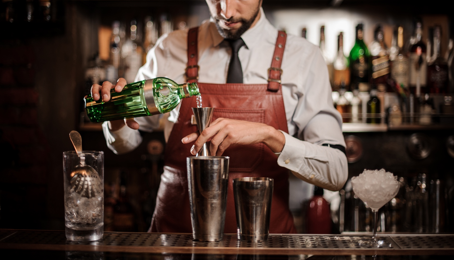 Bartending 101: Essential Techniques, Tips, and Tricks