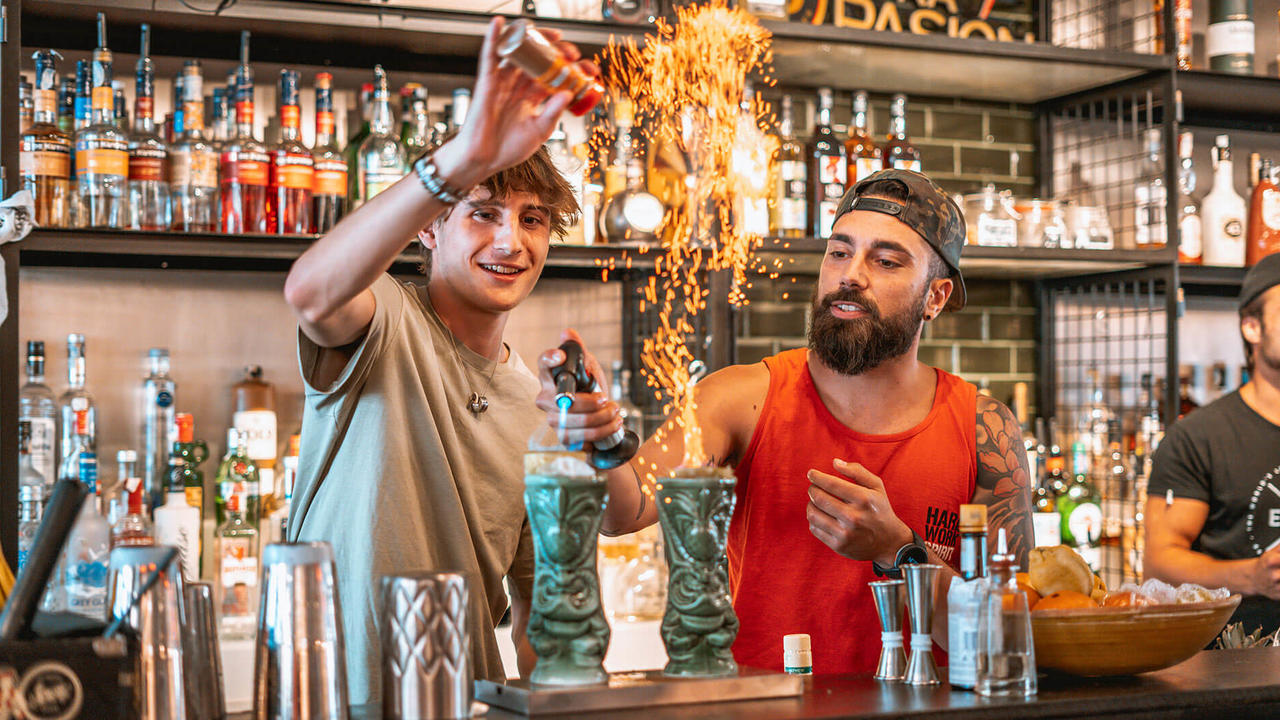 two-bartbenders-flaming-cocktails
