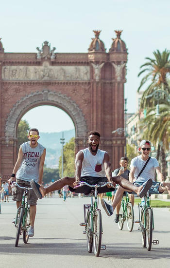 friends-riding-bike-barcelona