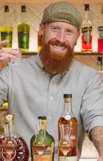 Gavin Wrigley, instructor del curso para barman