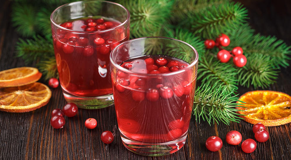 two-glasses-cranberry-old-fashioned-Christmas-cocktail