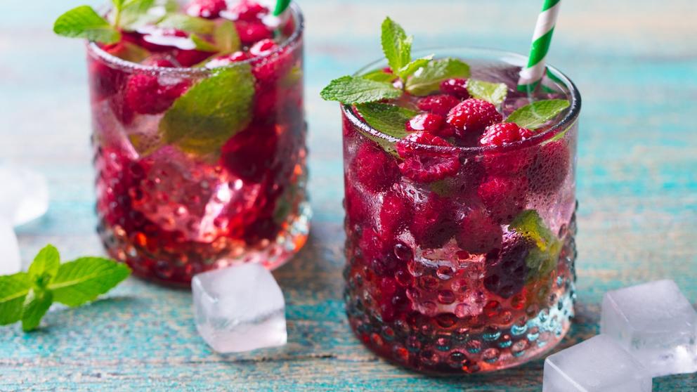 cocktail garnish berries