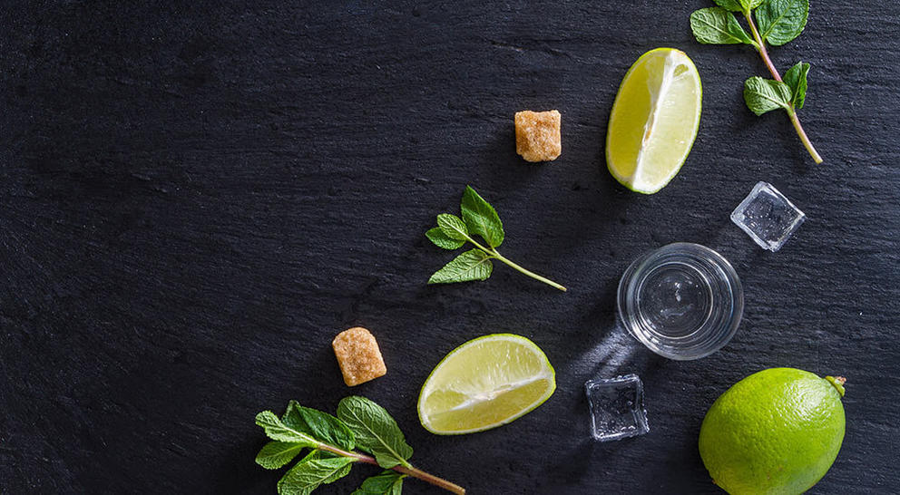 non-alcoholic mojito ingredients like sugar, mint and lime